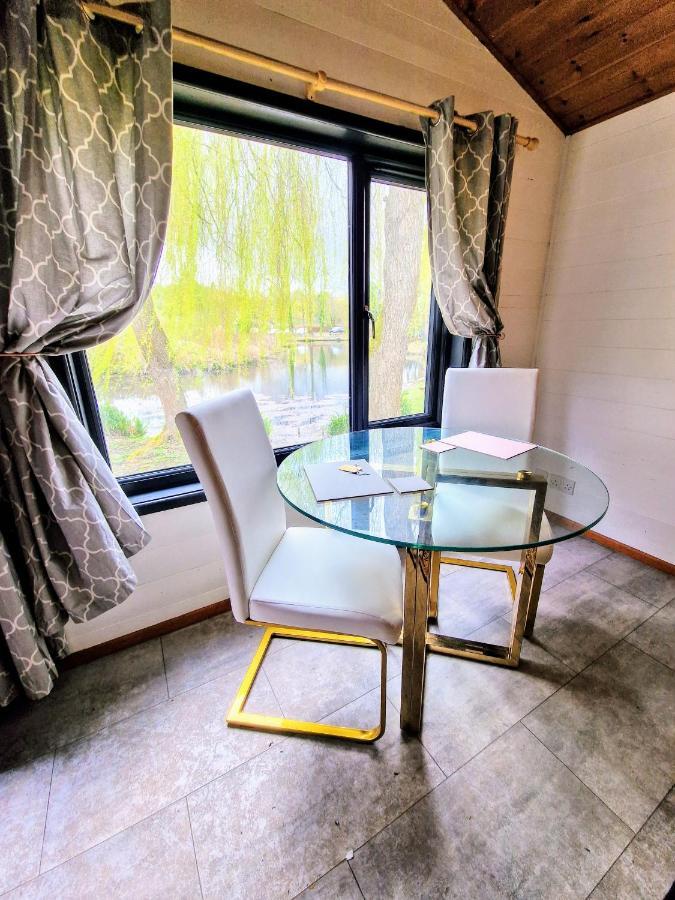 Villa Magpie 2 Hot Tub Huntersmoon-Warminster-Longleat-Wiltshire Esterno foto