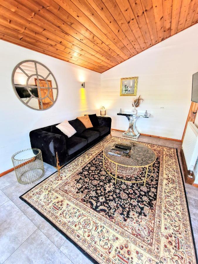 Villa Magpie 2 Hot Tub Huntersmoon-Warminster-Longleat-Wiltshire Esterno foto