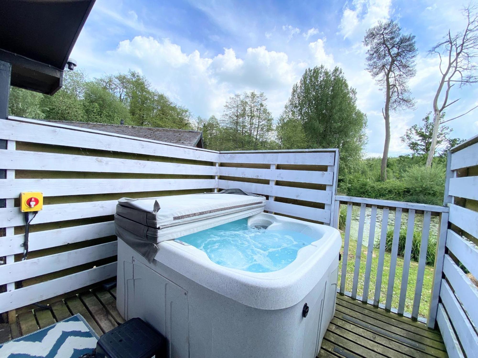 Villa Magpie 2 Hot Tub Huntersmoon-Warminster-Longleat-Wiltshire Esterno foto